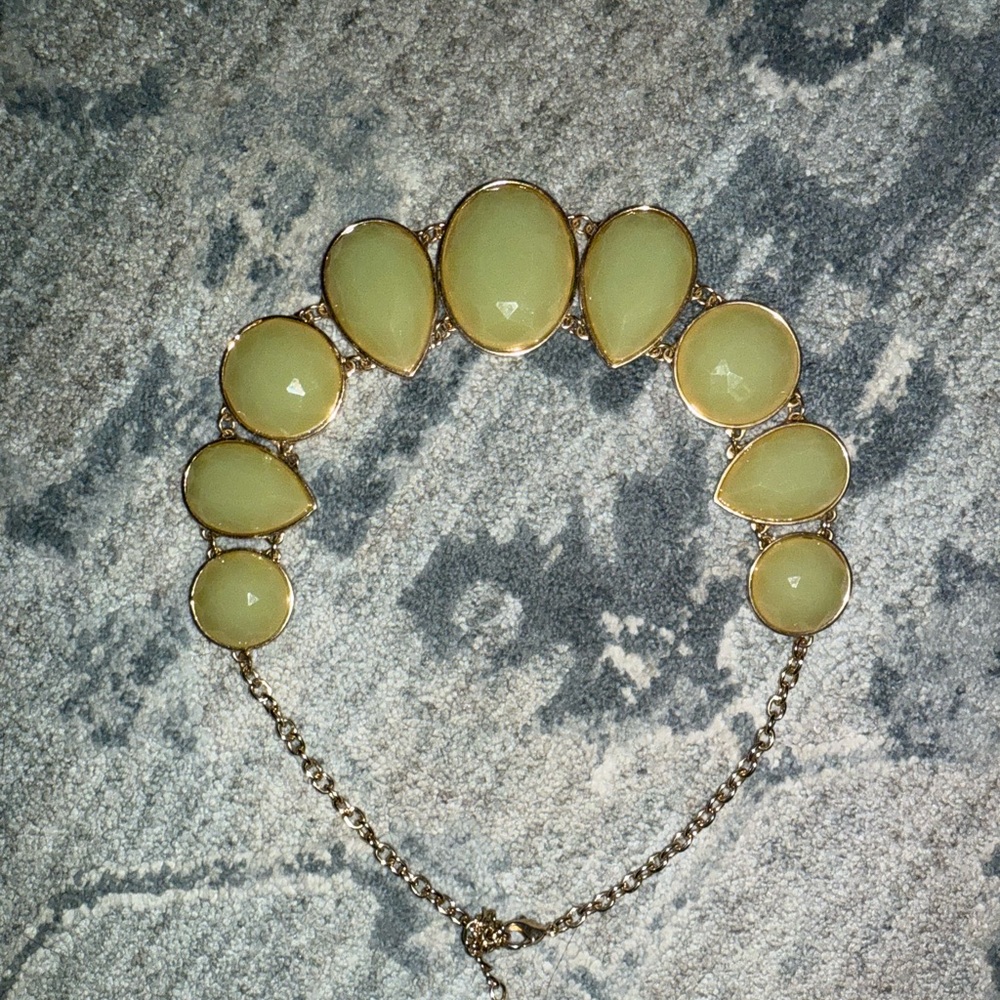 Elegant Gold and Cream Necklace